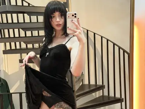 Hide under my dress, babe